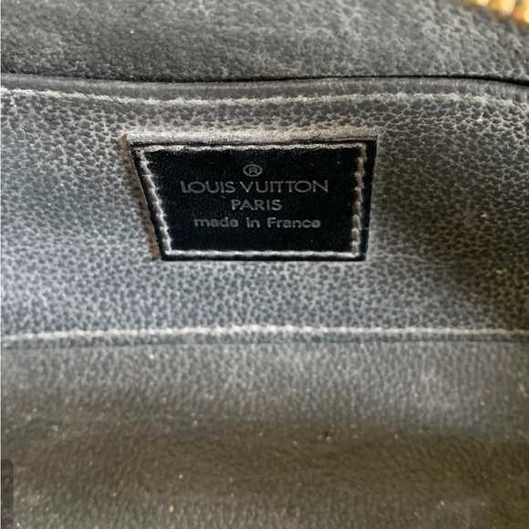 ⭐️ SOLD ⭐️ LOUIS VUITTON Epi Dauphine 17 Cosmetic Pouch - Picture 2 of 6